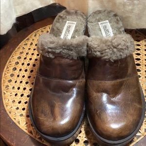 EUC Matisse Sherling Lined Clogs - Size 10
